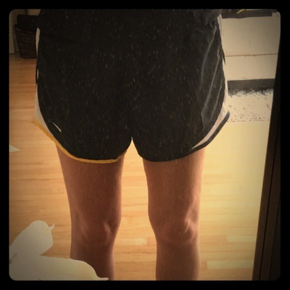 Nike Tempo livestrong contrast panel vented dolphin cut athletic running short - Picture 1 of 15